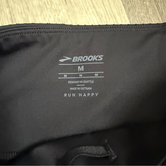 Brooks Women’s Method 8" Short Tight black - Picture 4 of 6